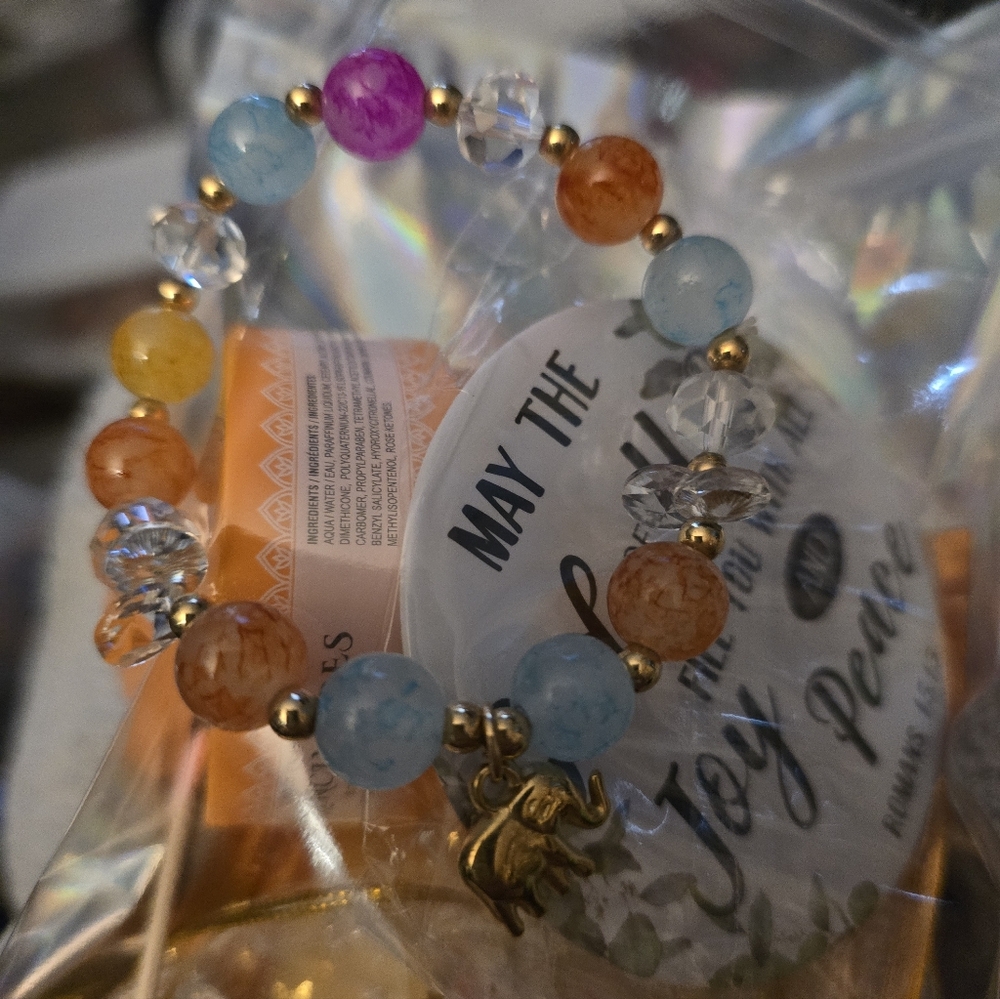 #0039 NEW 6 Pc BEAUTY BUNDLE: Gold Eye Mask,Body Butter, Bracelet & MORE
